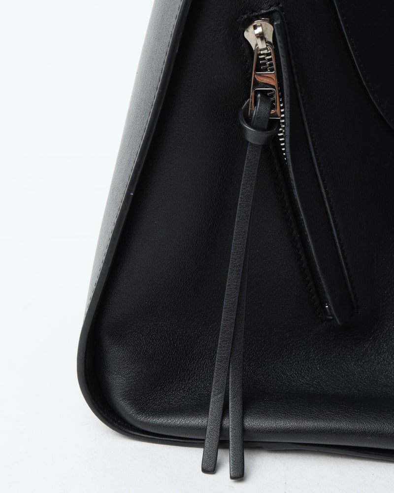 16210_24964104cd-ap086251-11-full