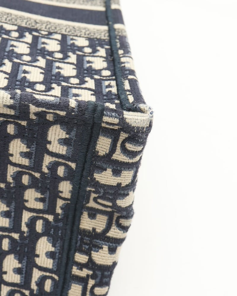 28484_7c894000de_file-full