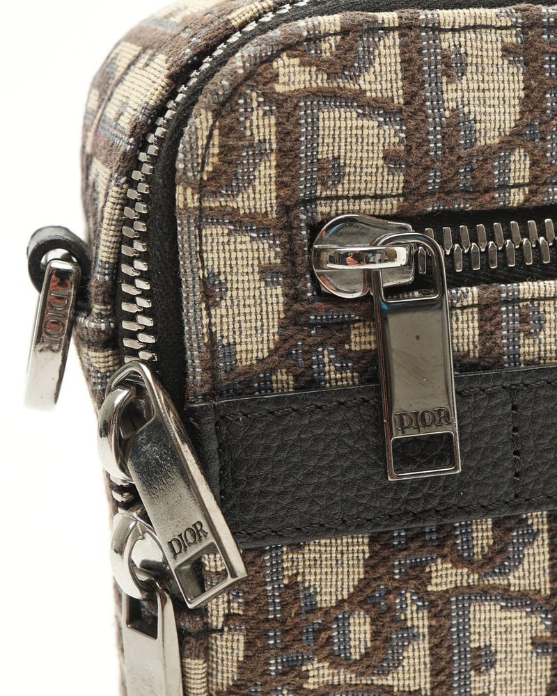 38553_e348d3de4b_file-full