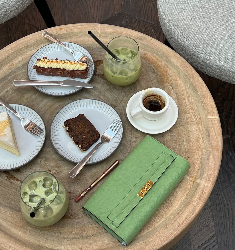 7241_148dbc7e22-hermes-to-go-clochette-full