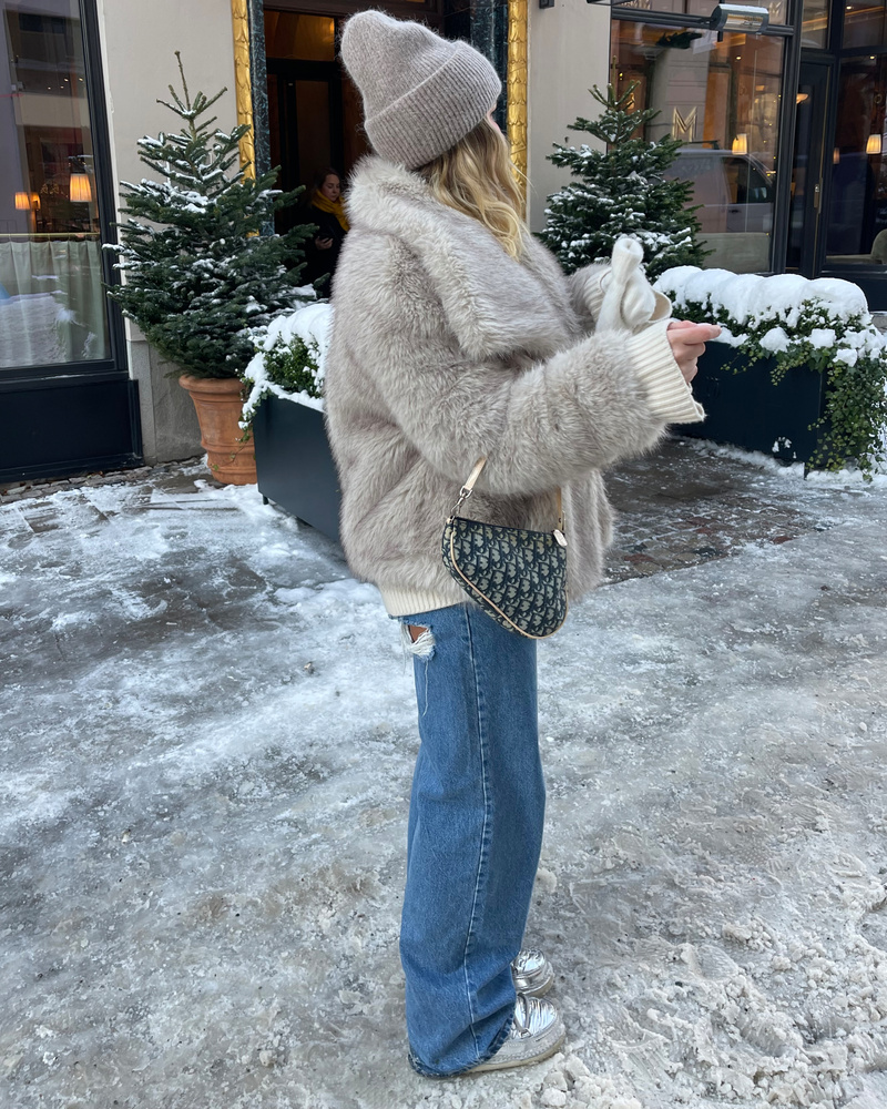 12399_f1bd0e20bb-christian-dior-saddle-pochette-2-full