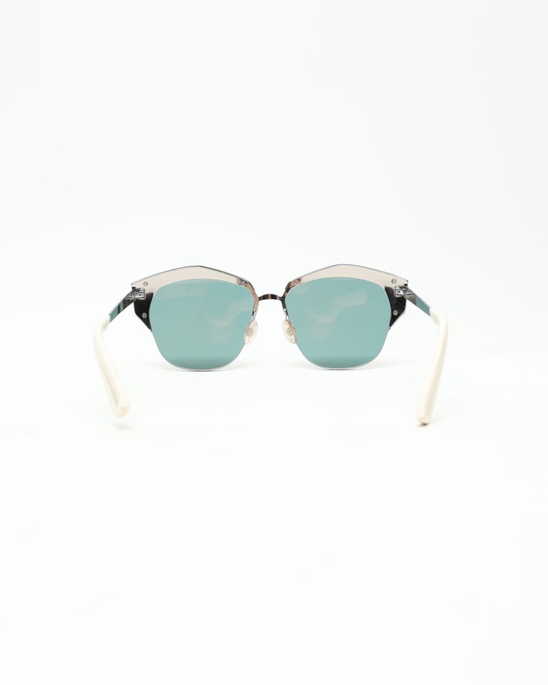 22037_61f03c391b-806-39311_3-full