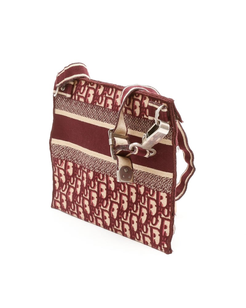 30464_990261480c_file-full