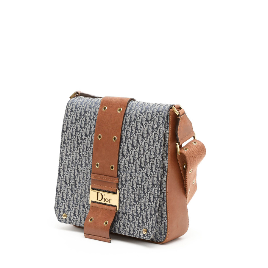 35976_45168fc8aa_file-square