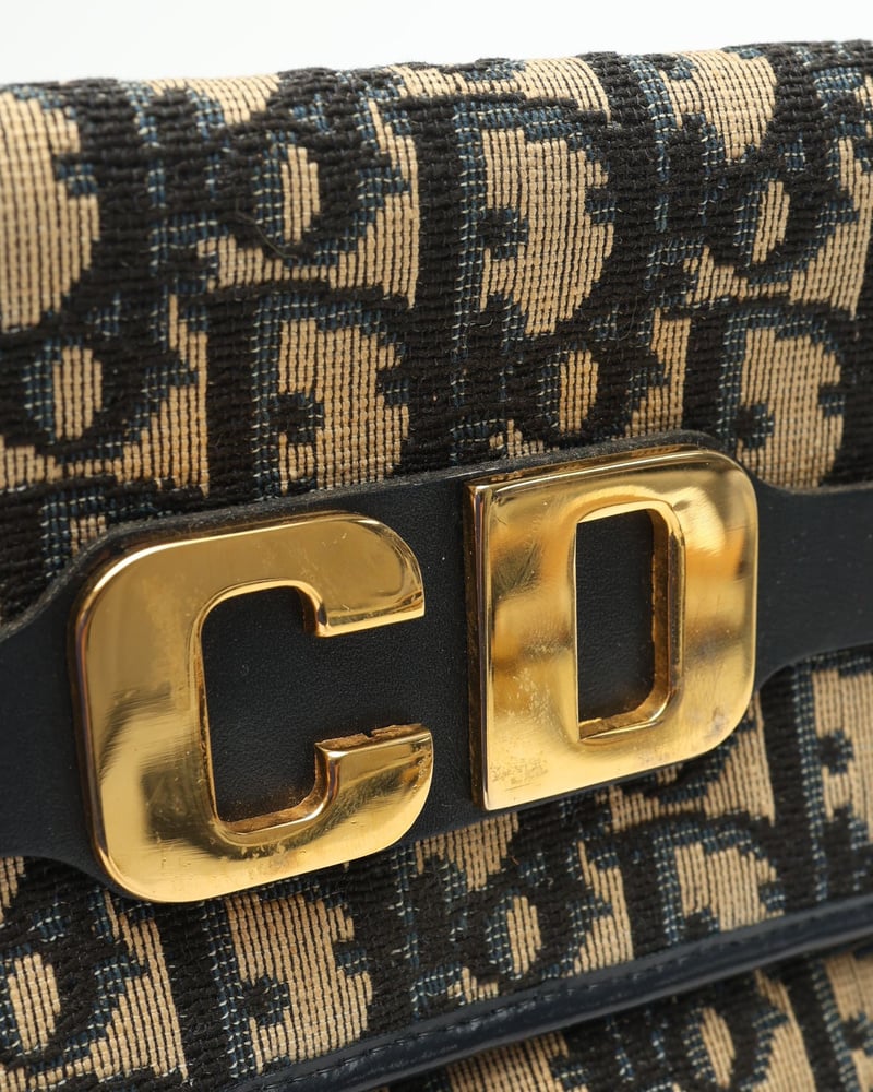 37143_65f37b8787_file-full