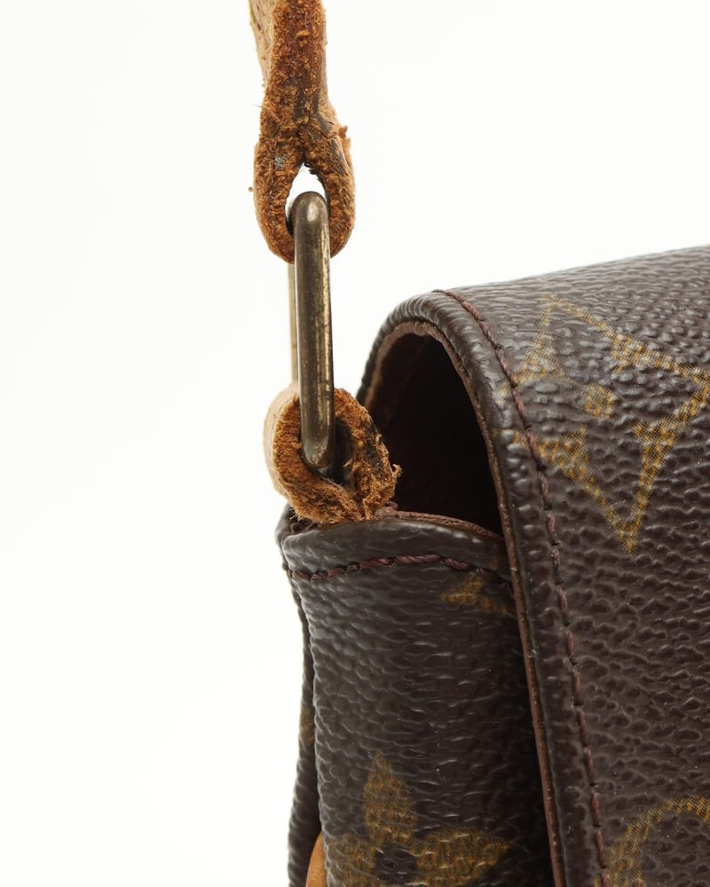 39932_59f5bc6fb1_file-full