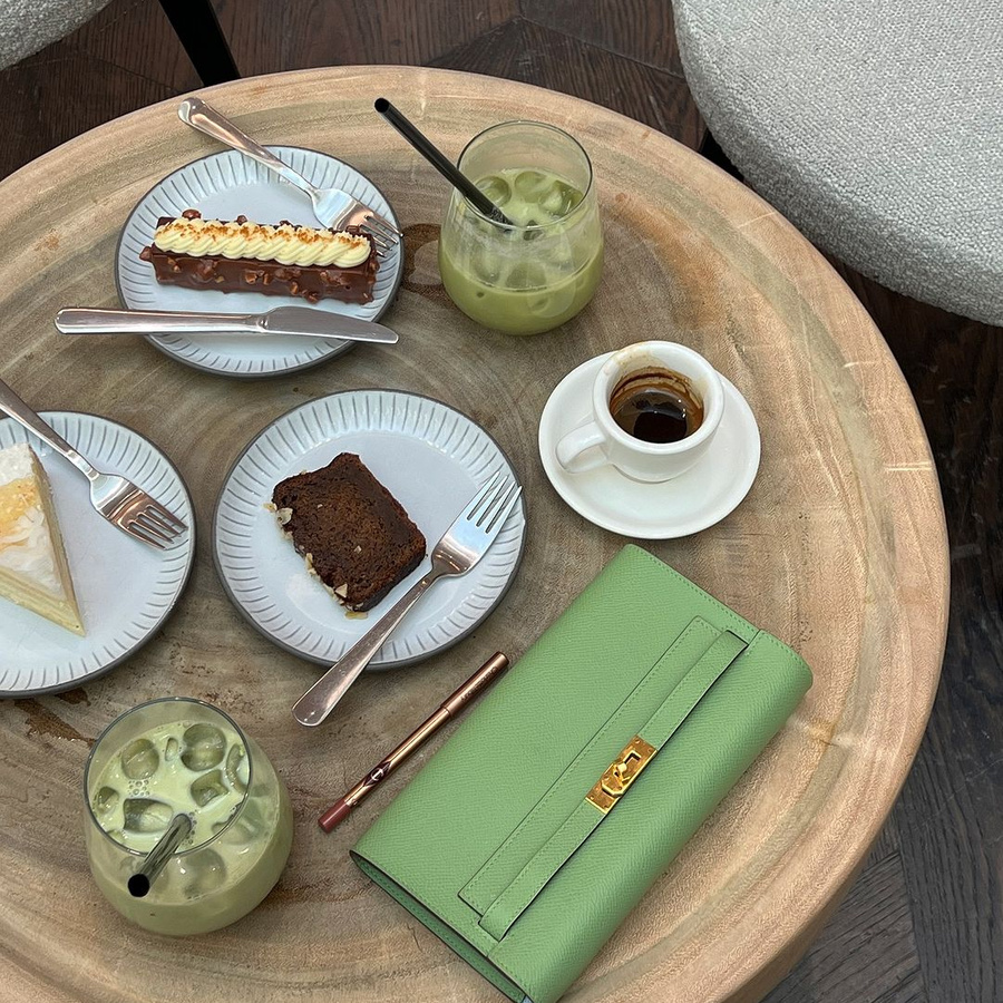 7241_148dbc7e22-hermes-to-go-clochette-square